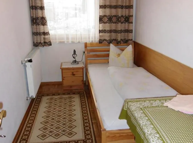 豪斯尔哈特酒店 *