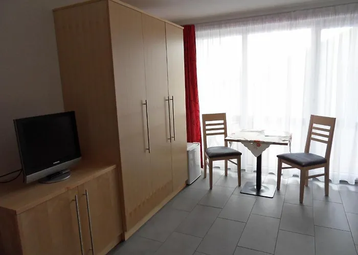 豪斯尔哈特酒店 *