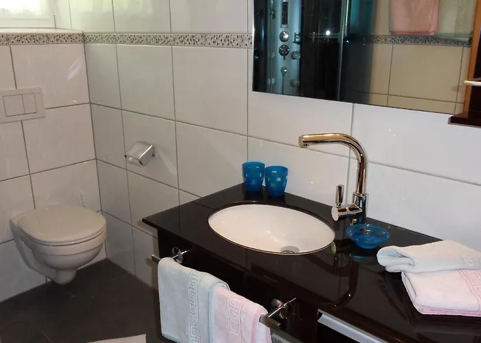 豪斯尔哈特酒店 *